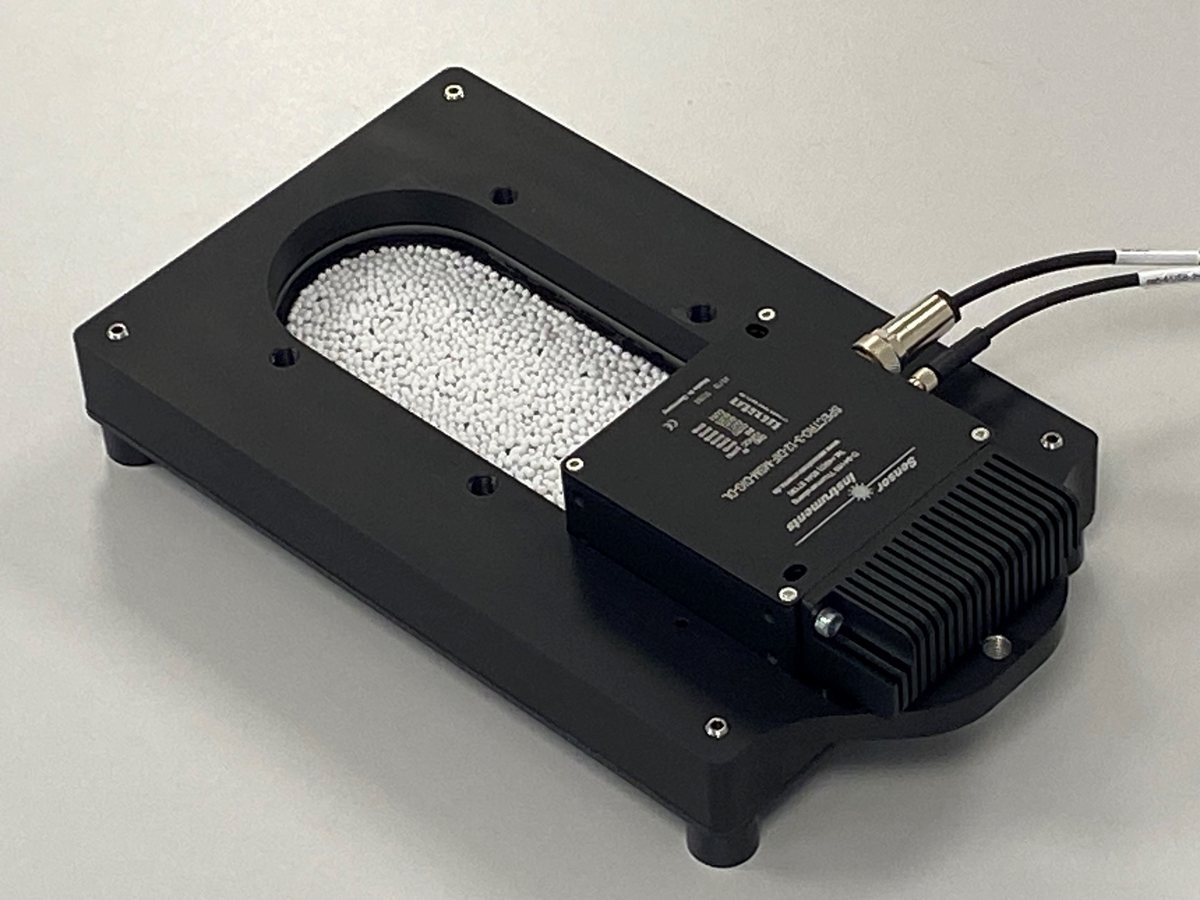 System pomiarowy Sensor Instruments do recyklingu tworzyw – pomiar płatków